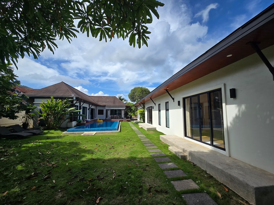 5BR Secluded Tropical Escape 客厅