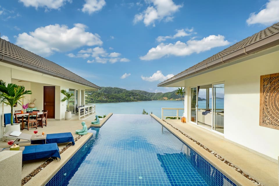 Amazing Sea View Villa 泳池海景